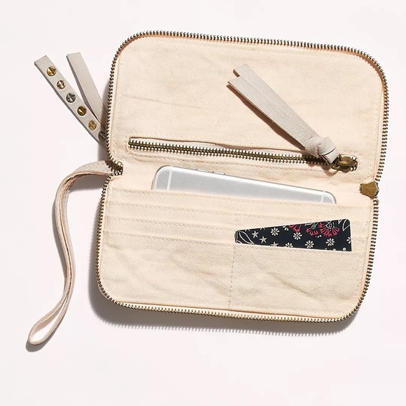 New🌟Free People-Distressed Wallet: Cream - Picture 4 of 6
